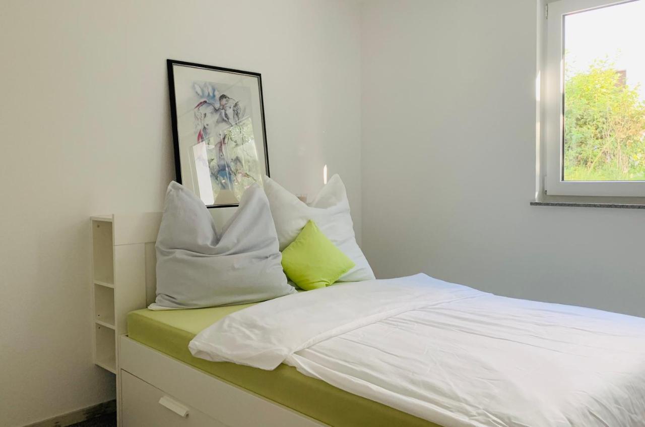 Firmen & Ferienwohnung Brecht 1 Waibstadt Exteriör bild