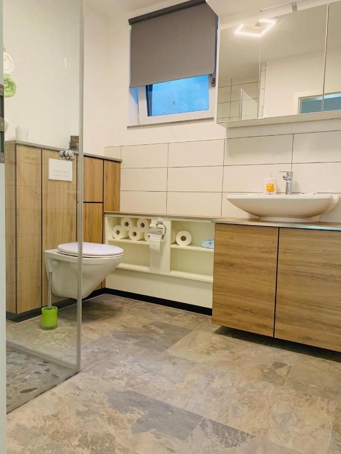 Firmen & Ferienwohnung Brecht 1 Waibstadt Exteriör bild